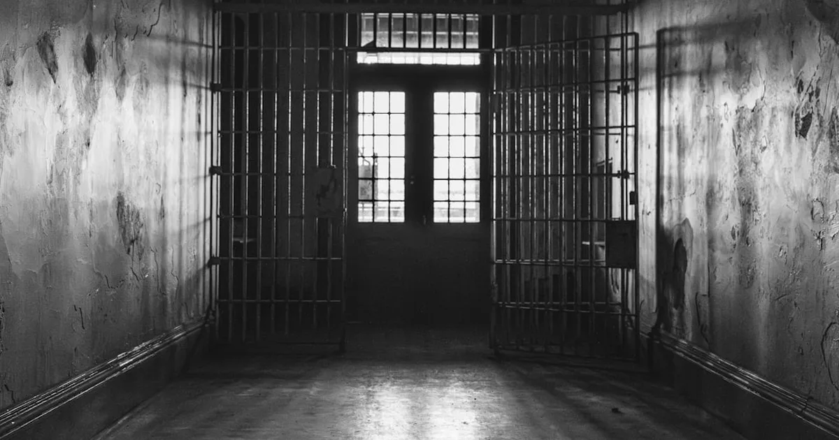 Cómo pedirle a Dios por la libertad de un preso: una guía de oración