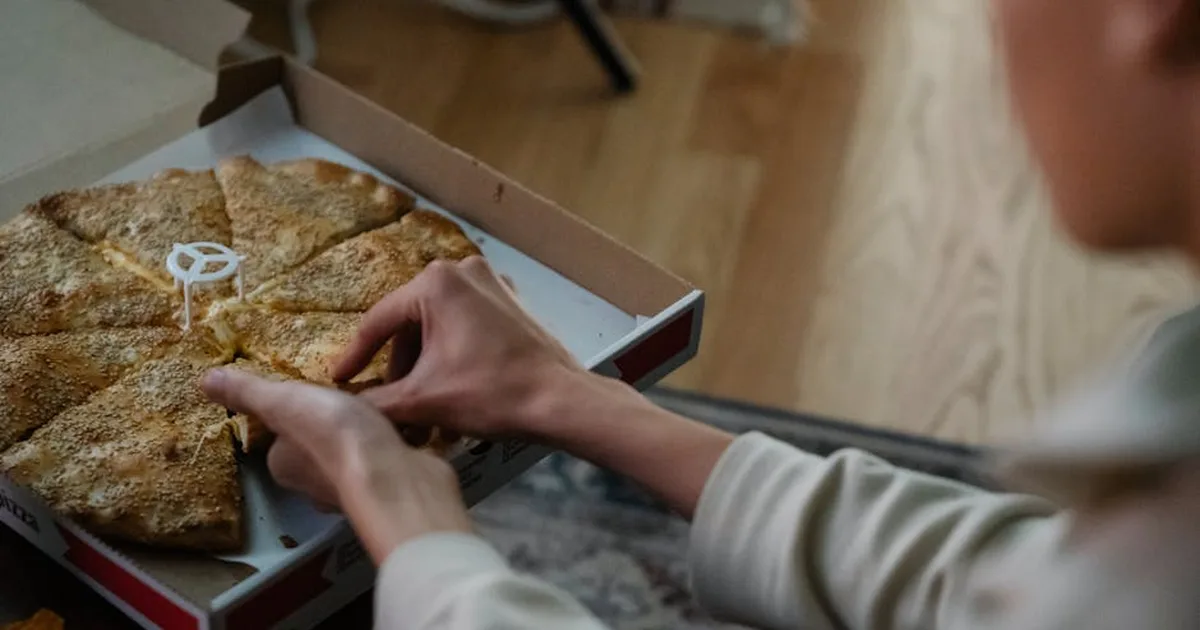 Amor em forma de pizza: cristãos levam esperança a soldados e civis na Ucrânia
