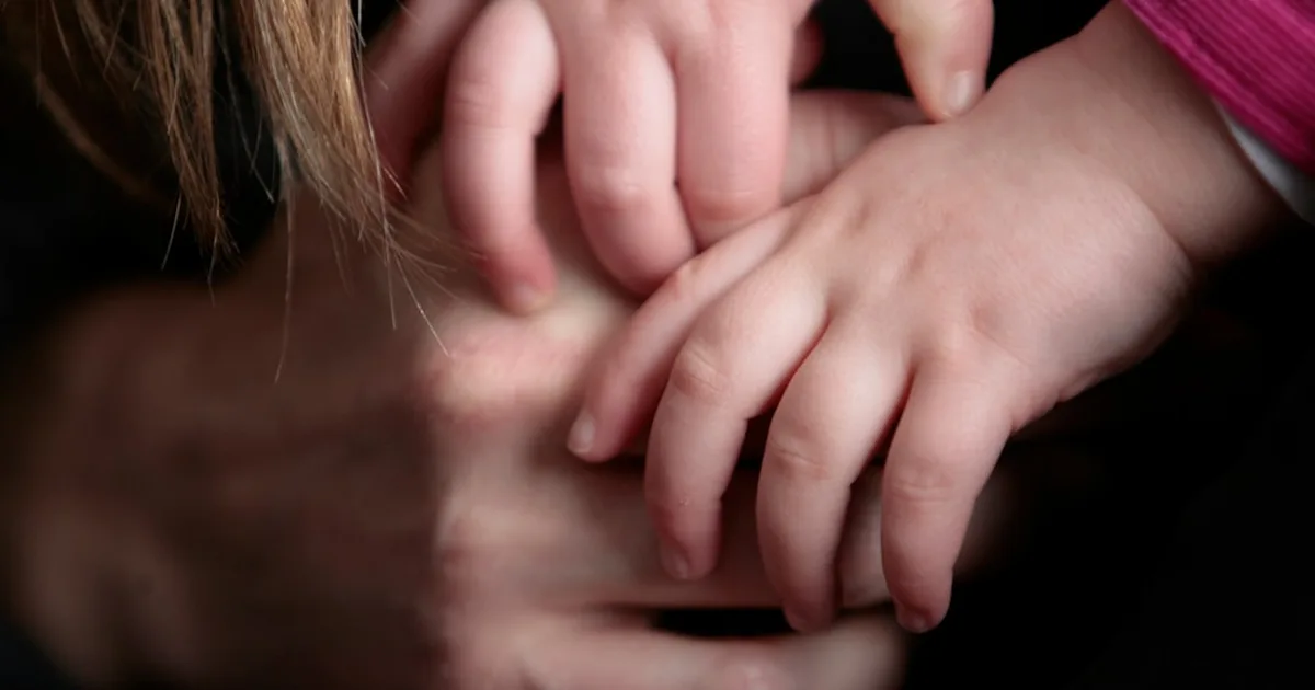El versículo sobre el amor de madre que toca cada corazón