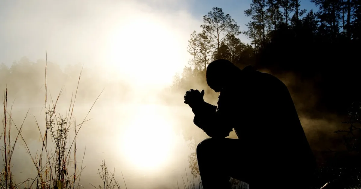 Oração que Acolhe: Um Guia Pastoral para Interceder pelo Irmão Enfermo