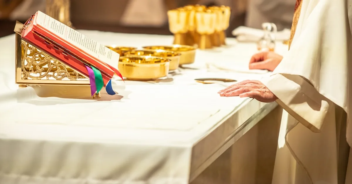¿Quién cuida la diócesis cuando el obispo se va? Guía pastoral