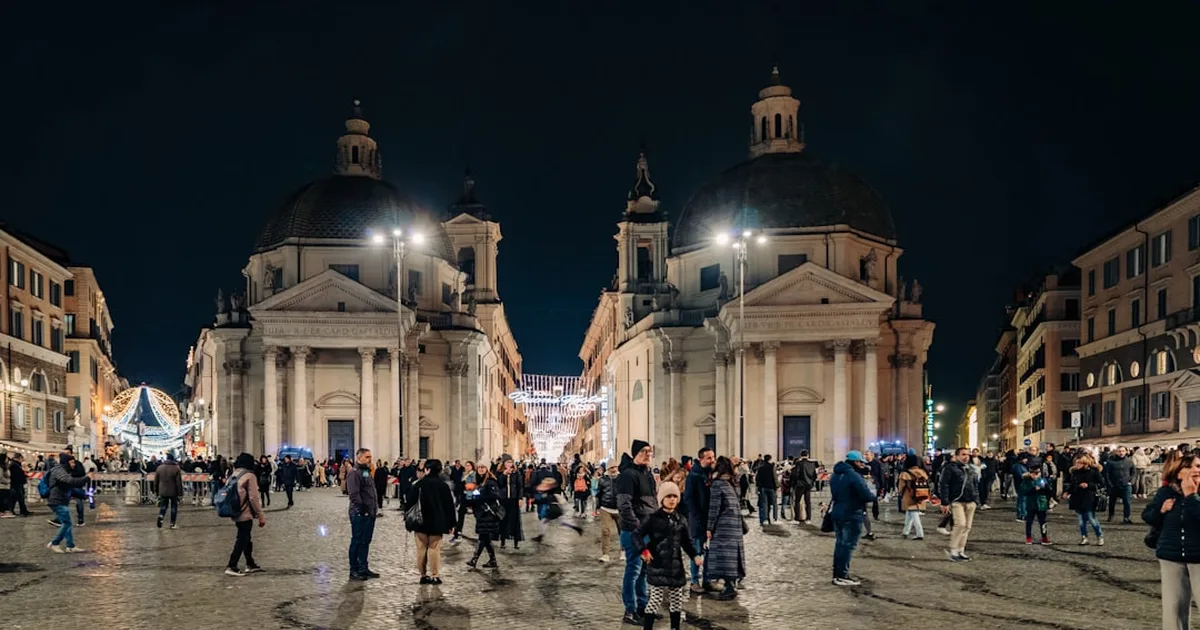 Noche de unidad: Peregrinación multilingüe en Roma eleva oraciones por la paz mundial