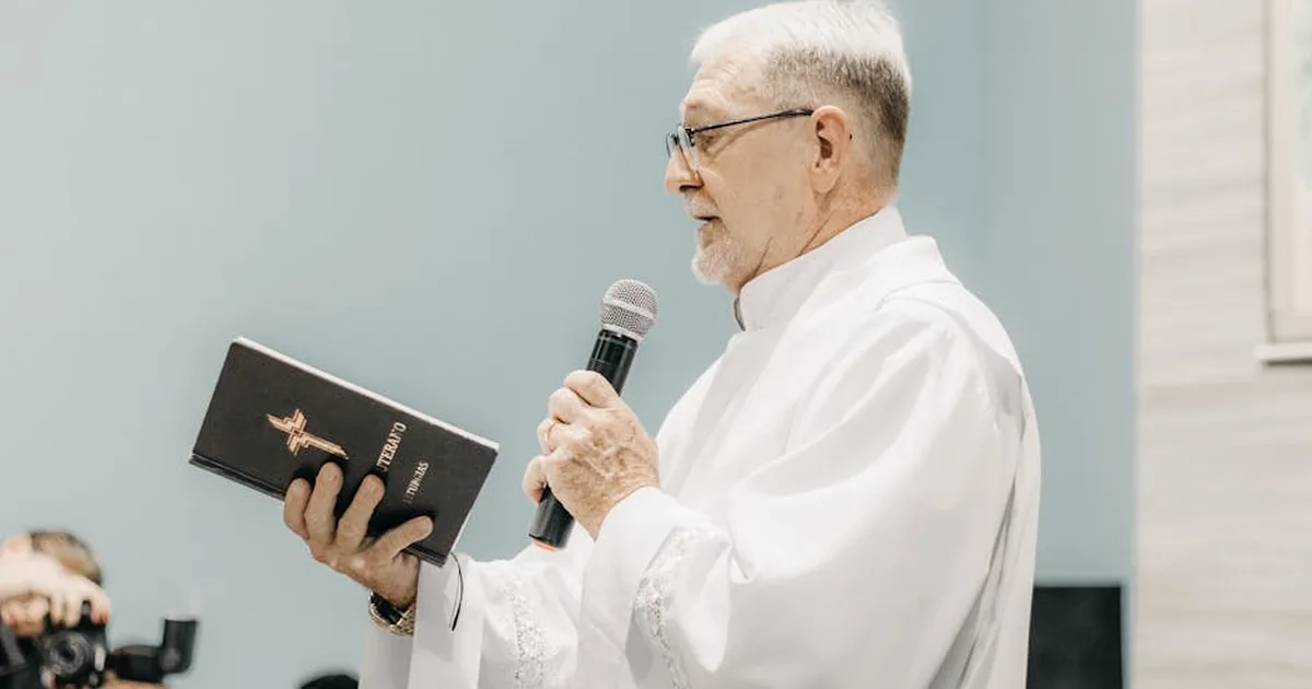 Kirchliche Einheit und politische Herausforderungen: Kardinal Müller verteidigt Papst León XIV.
