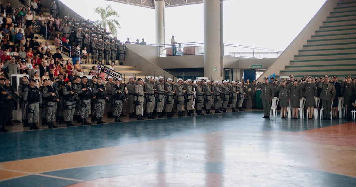 Jóvenes soldados llamados a vivir en el centro de la voluntad de Dios durante culto militar