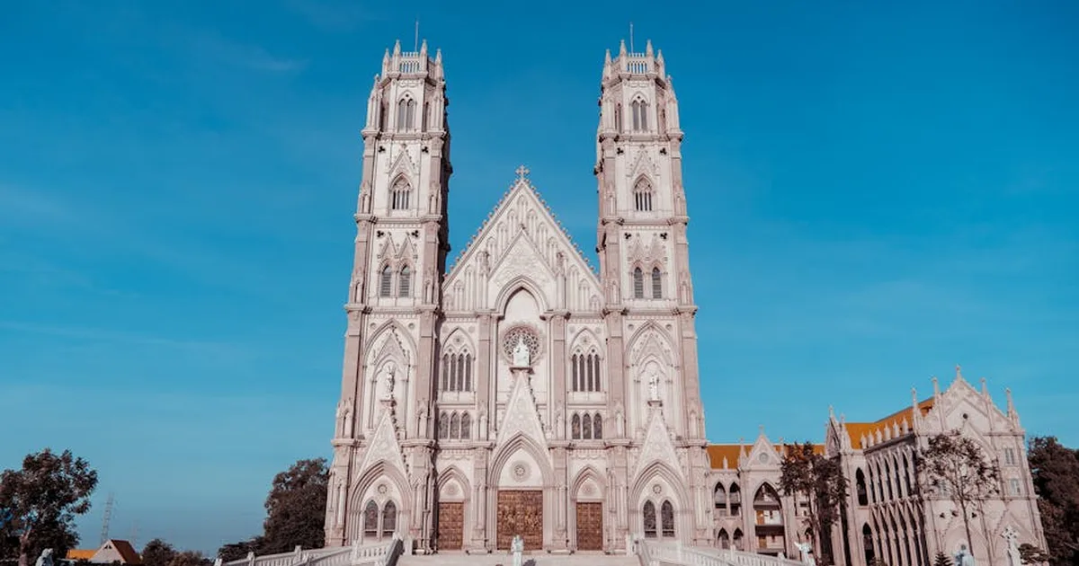 Irmãos Católicos na China: Um Convite à Oração e à Vigilância Cristã