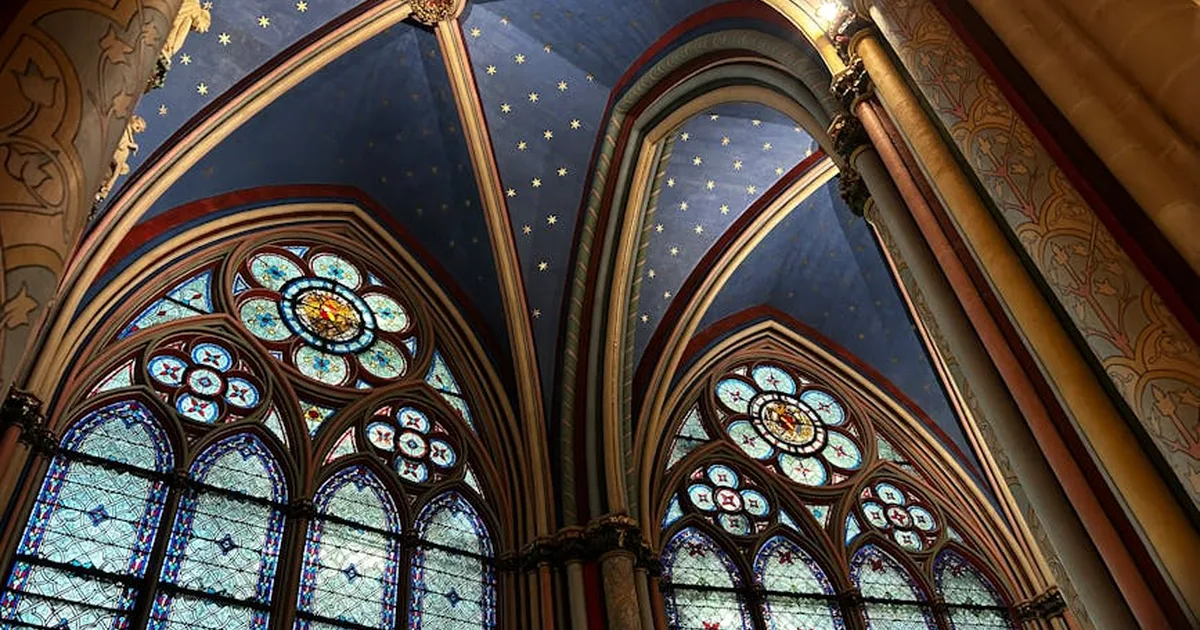 Notre-Dame de Paris: uma nova claridade para a catedral, um reflexo para a fé