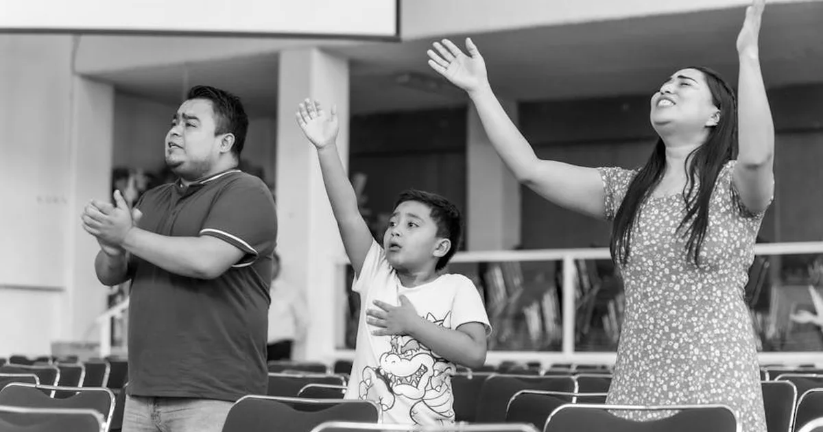 Eleva tu hogar: oraciones que fortalecen los lazos familiares