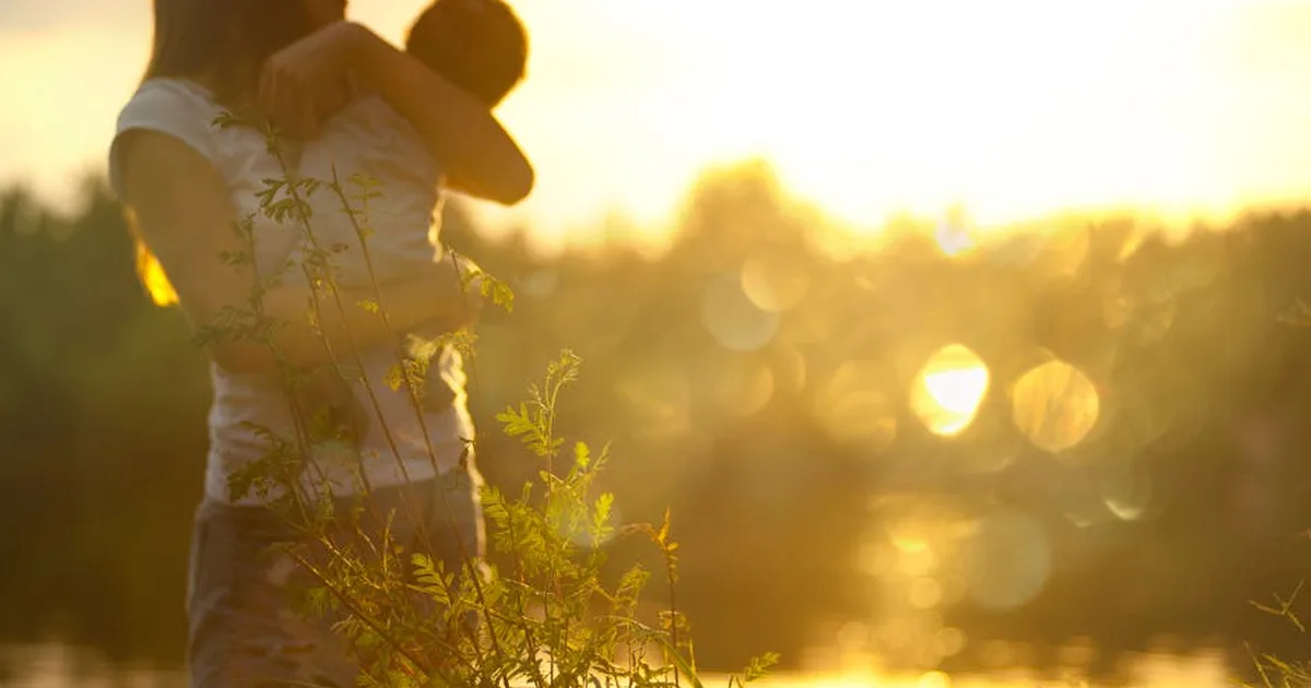El Regalo de Ser Madre: Un Reflexión desde la Fe Cristiana