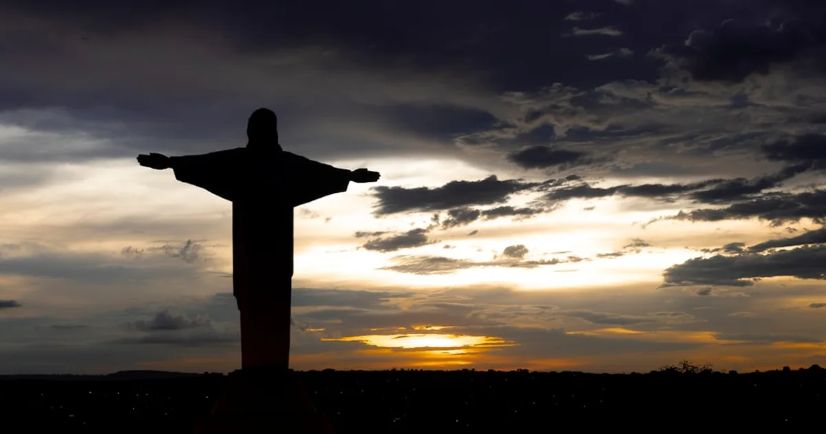 Navigating Modern Culture with Spiritual Wisdom: A Christian Guide to Discernment