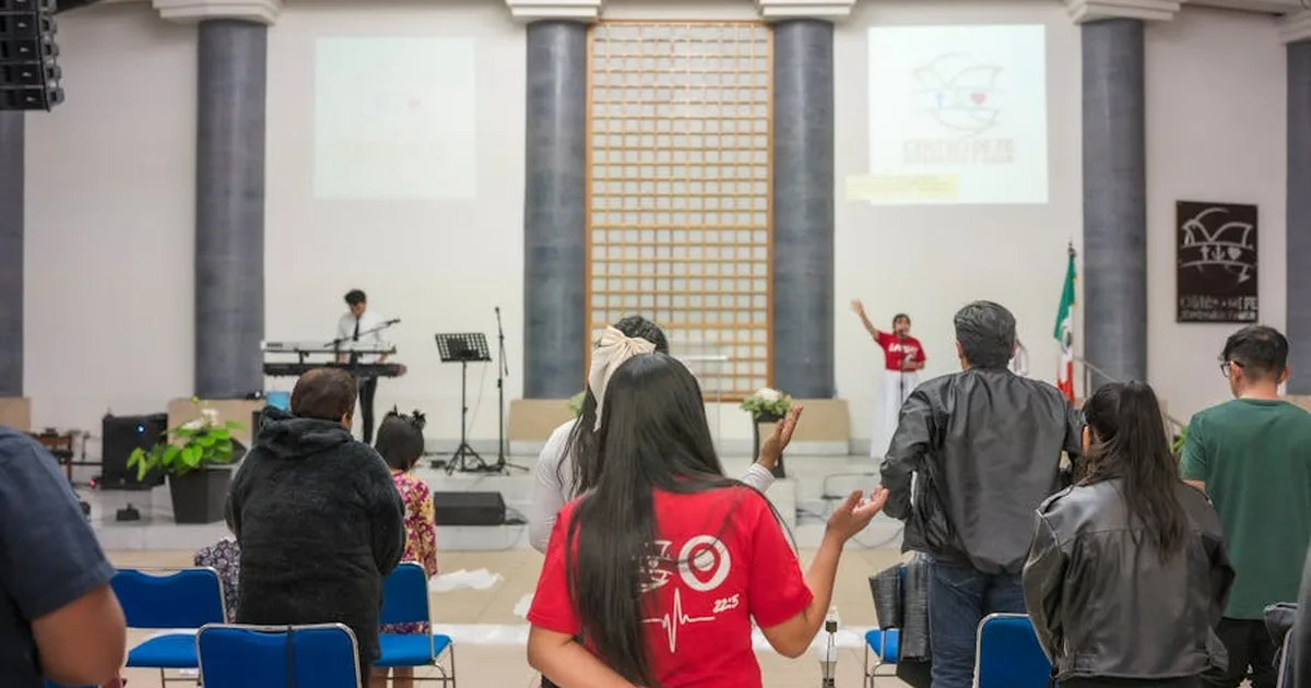 O Migrante entre Nós: Reflexões Pastorais sobre Hospitalidade e Justiça na Fé Cristã