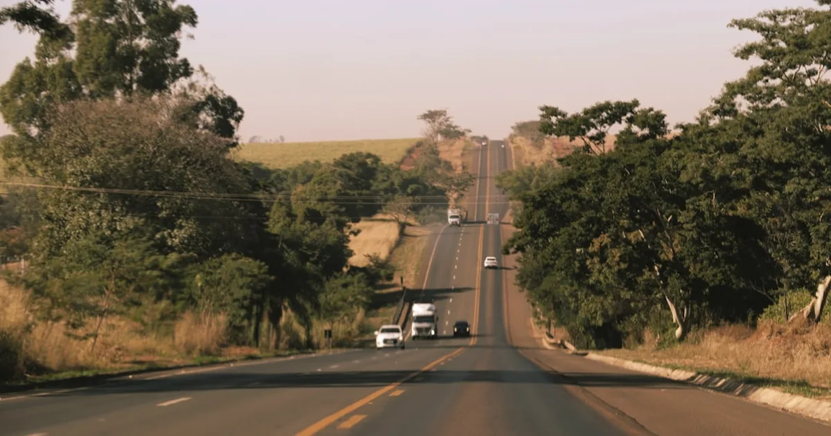 Tragédia em missão: acidente com ônibus de igreja deixa dois mortos em MG