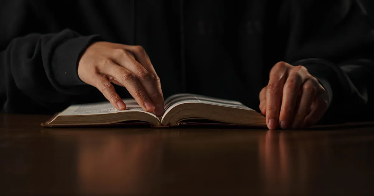 Oração sem limites? Entenda seus benefícios e uma perspectiva equilibrada