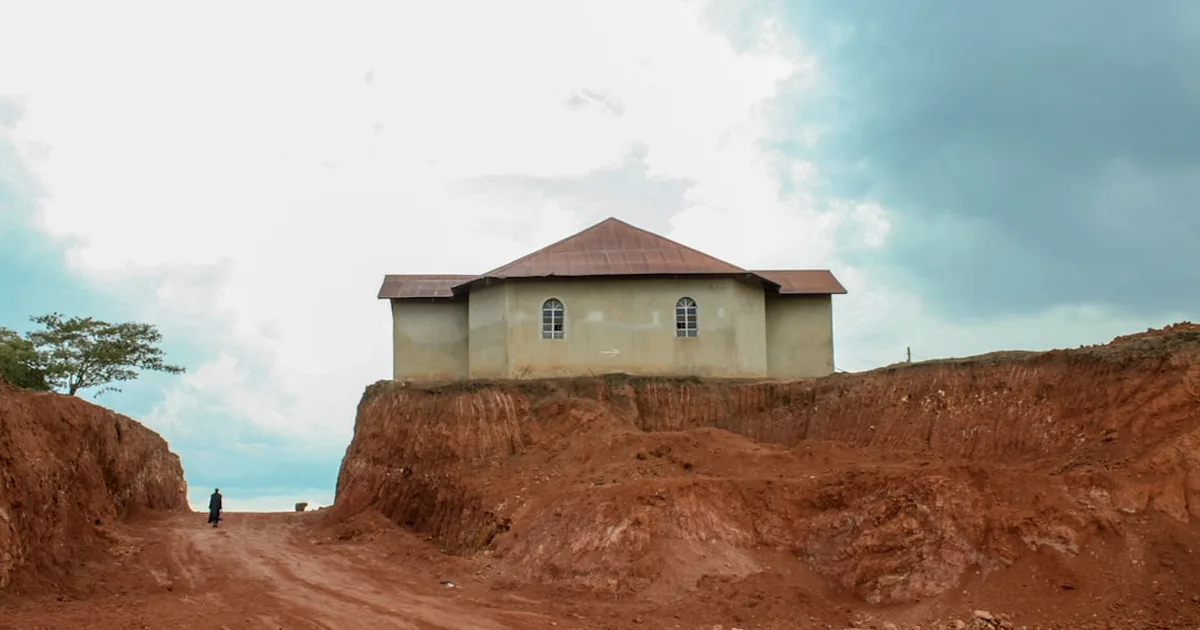Convertido ao Cristianismo tem mãos amputadas por familiares muçulmanos em Uganda