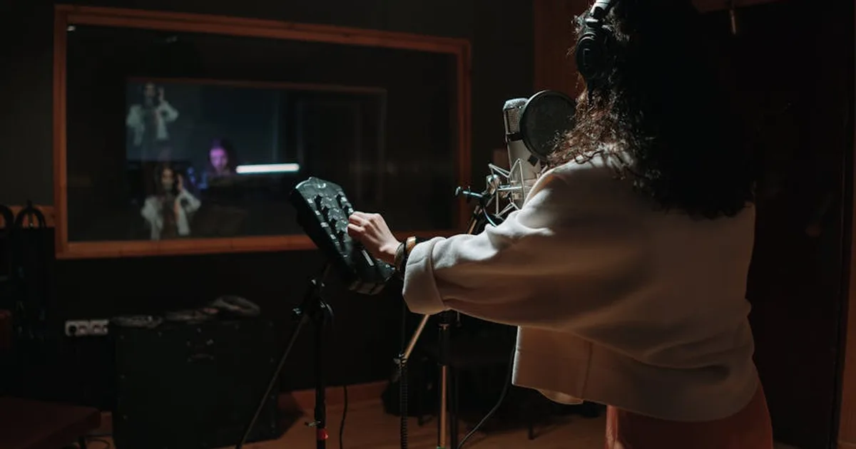 Lis Avancini veröffentlicht christlichen Popsong und feiert den Glauben jenseits des Verstandes