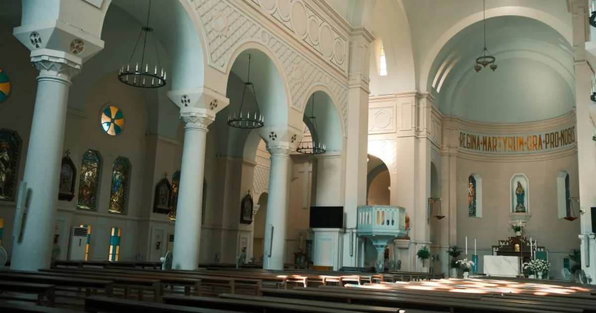 Salve Regina : Origine, Signification et Comment Prier cette Antienne Mariale