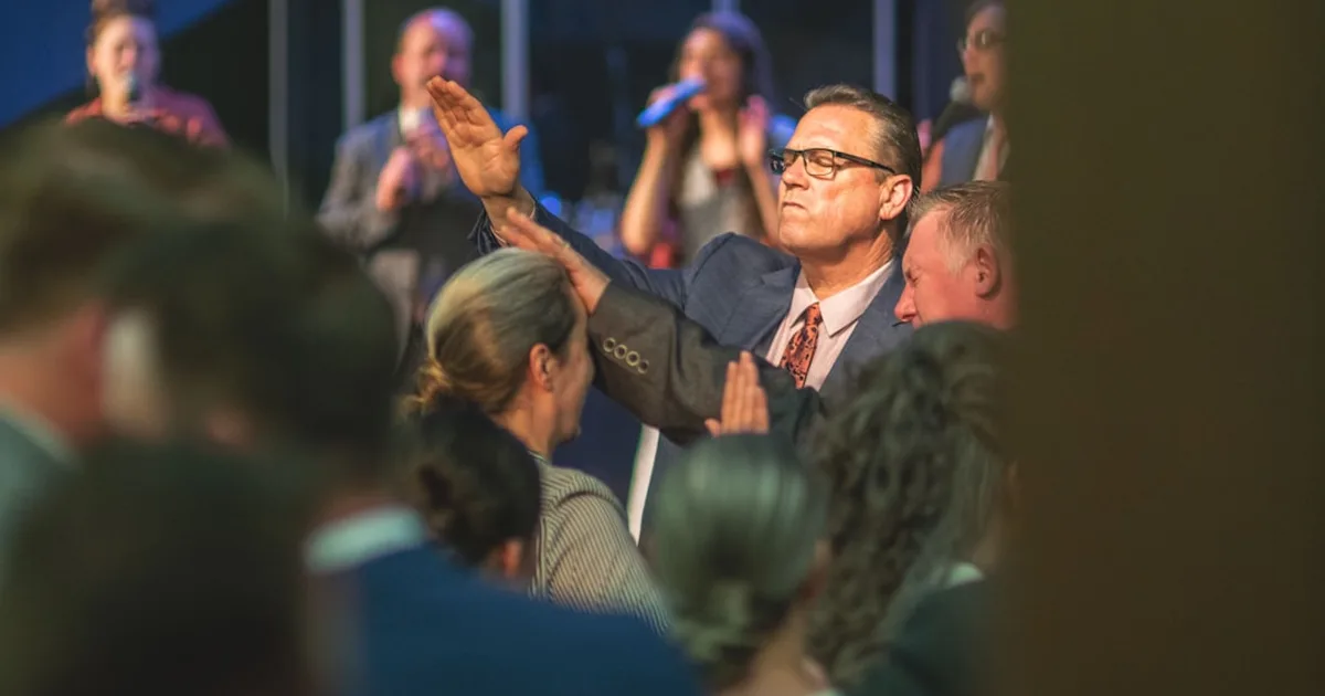 Unidos em Cristo: Como o Diálogo Amoroso Pode Superar Divisões na Fé
