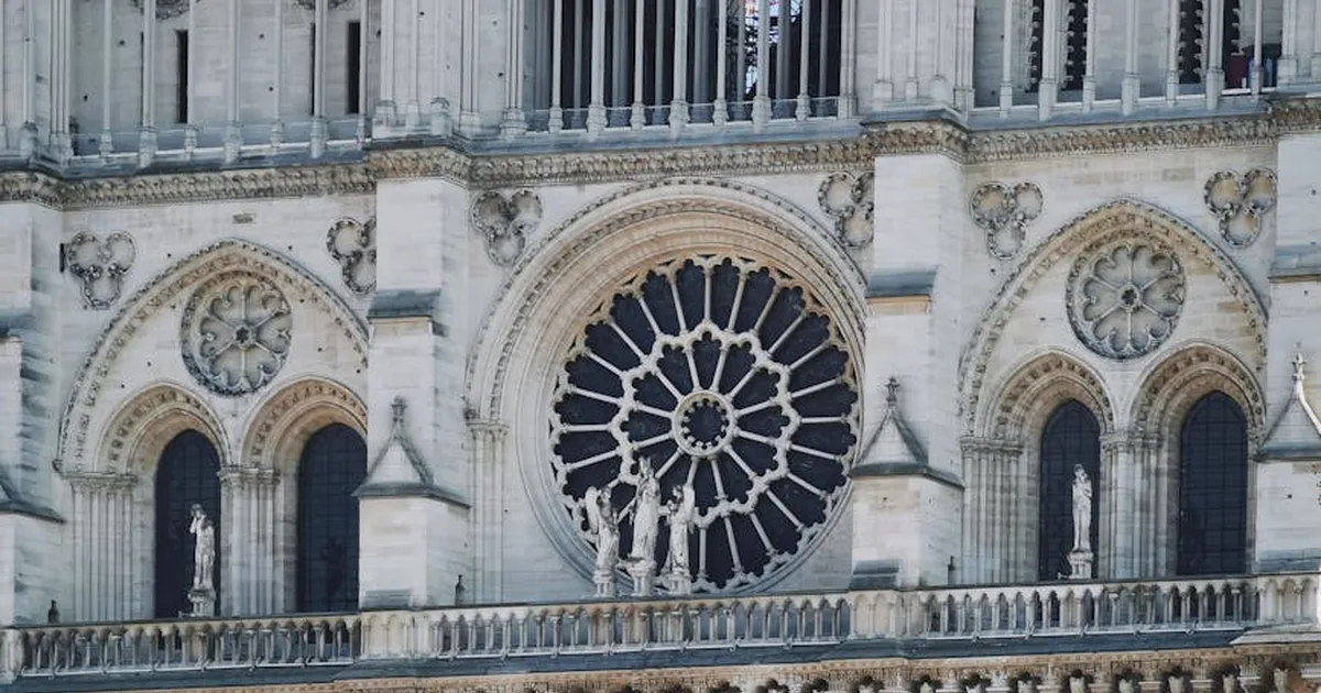 Notre-Dame de Paris: Streit um moderne Fenster – christliche Perspektive