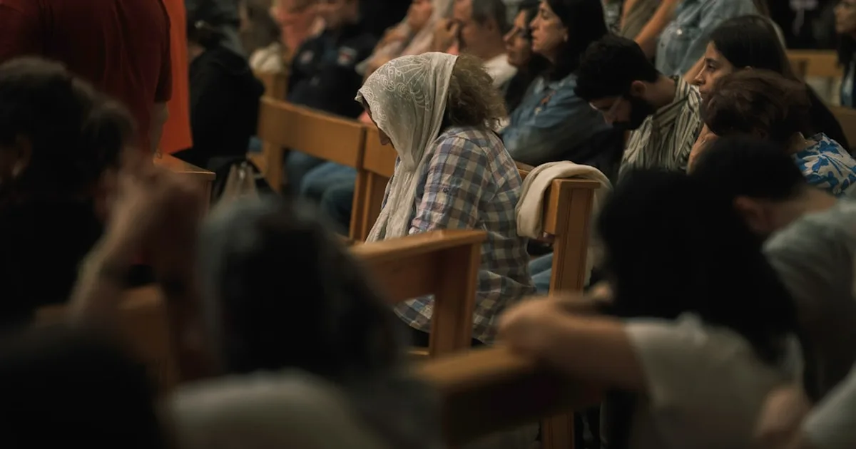 How to Pray for Someone with Cancer: A Christian Guide