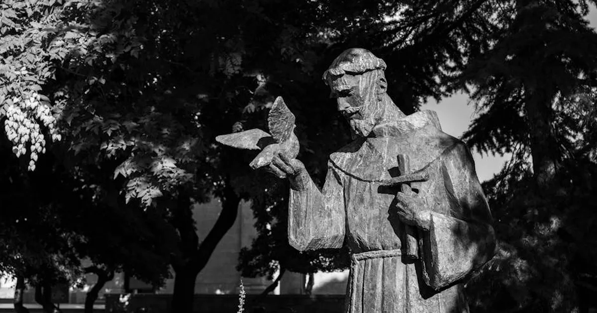 O Verdadeiro Significado de Francisco: Humildade e Serviço que Marcam a História