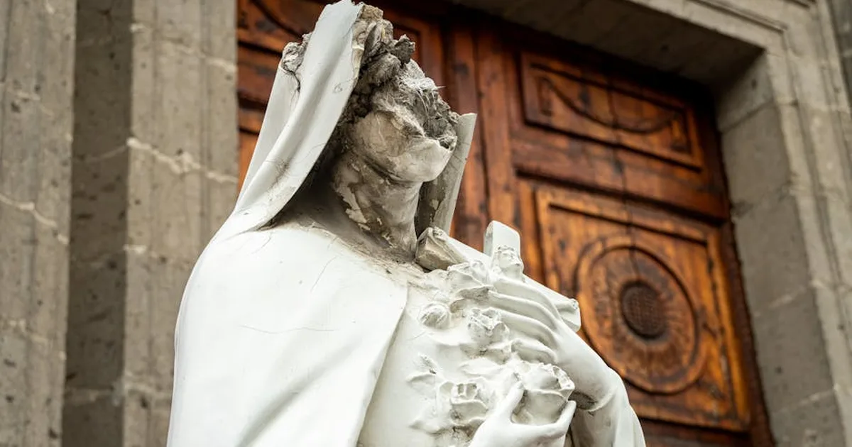 Sacerdote rescata tres iglesias históricas en CDMX tras décadas de abandono