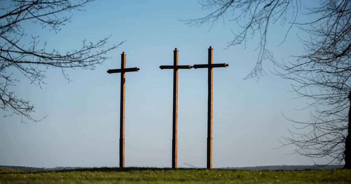 La Via Crucis: Guida alle 14 Stazioni per pregare la Passione