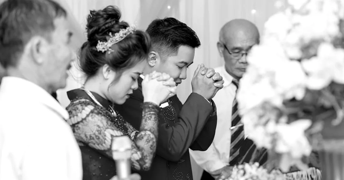 Cómo orar por tu esposo: Una guía práctica para esposas