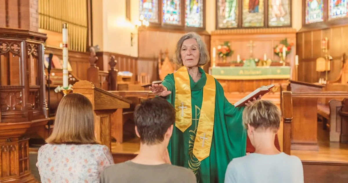 Bendiciones pastorales en la Iglesia: acompañamiento espiritual en tiempos de discernimiento