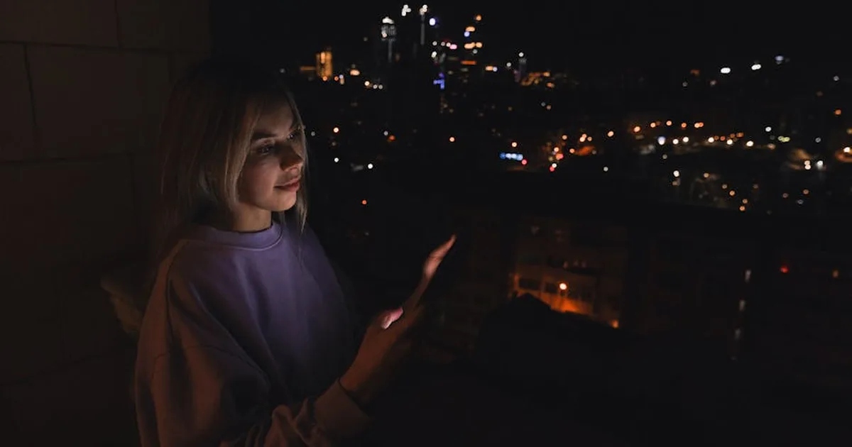 Solidão na Era Digital: O Consolo que Só Deus e a Comunidade Cristã Podem Oferecer
