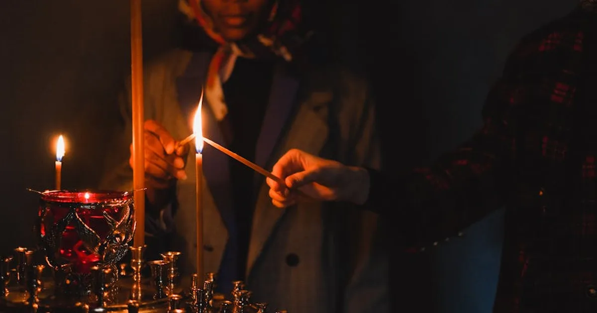 A Luz de Cristo Brilha em Tempos de Transição: Reflexões sobre Esperança e Unidade