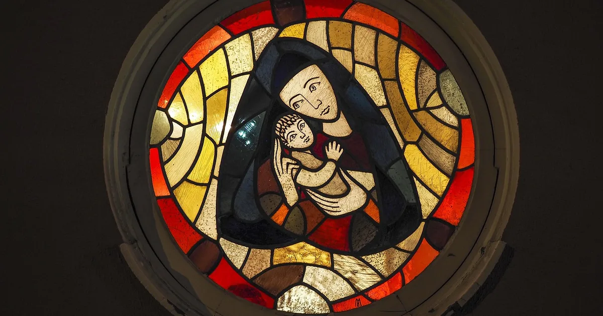 La Sainte Trinité : Mystère Fondamental de la Foi Chrétienne et Son Actualité