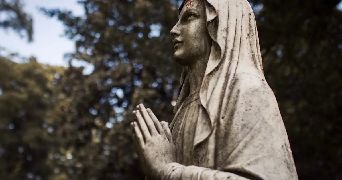 Entrusting Yourself to Jesus Through Mary: A Path of Faith for Today
