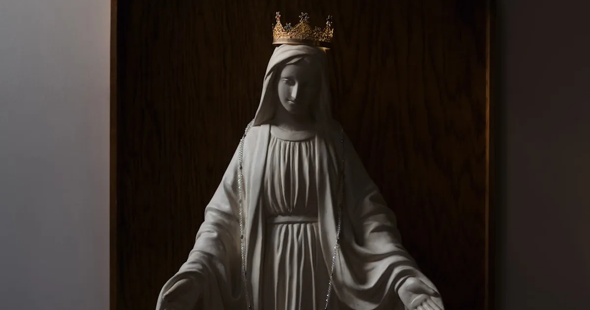 La Oración a la Virgen de Pompeya: Cómo Rezarla y su Poder