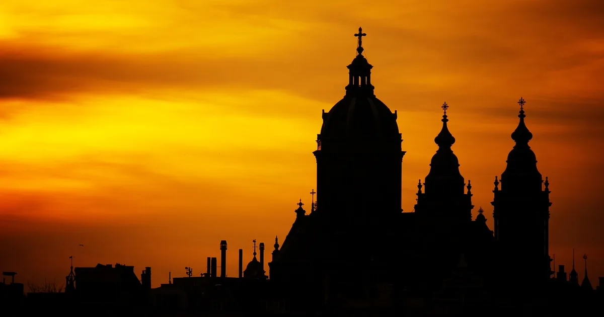 Fé que ilumina os caminhos difíceis: A mensagem do Papa Leão XIV para os cristãos