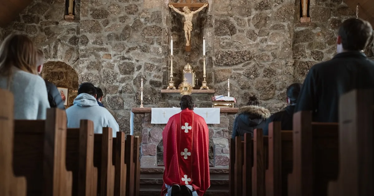 Cristo habita en el amor fraterno: La visita del Papa León XIV a un hogar de ancianos en Angola