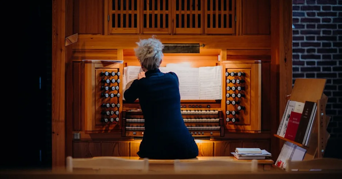 78 años al servicio de la música sagrada: Una vida dedicada al órgano parroquial
