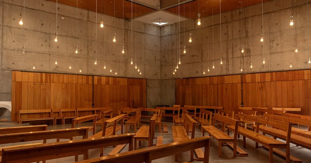 Die Kirche als Ort der Geborgenheit: Warum Gemeinden in Krisenzeiten Halt geben