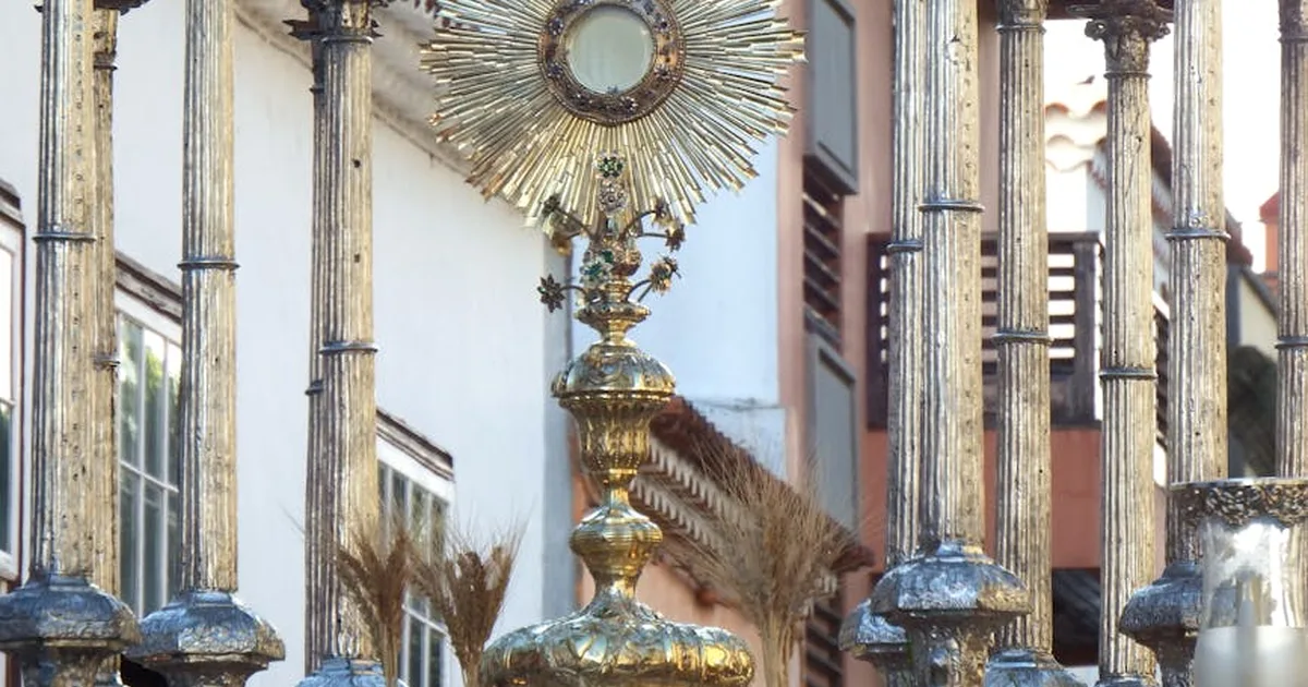 La Custodia: Un Encuentro Sagrado con la Presencia de Cristo en la Eucaristía