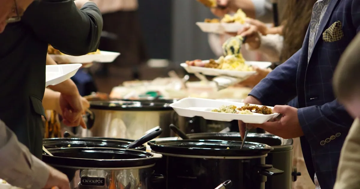 O poder da mesa: por que sua igreja precisa de um almoço comunitário esta semana