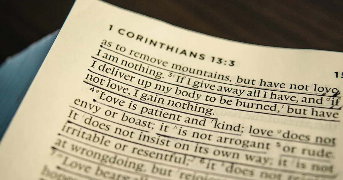 O Amor Eterno de Deus: Versículos que Acolhem o Coração em Momentos de Mudança