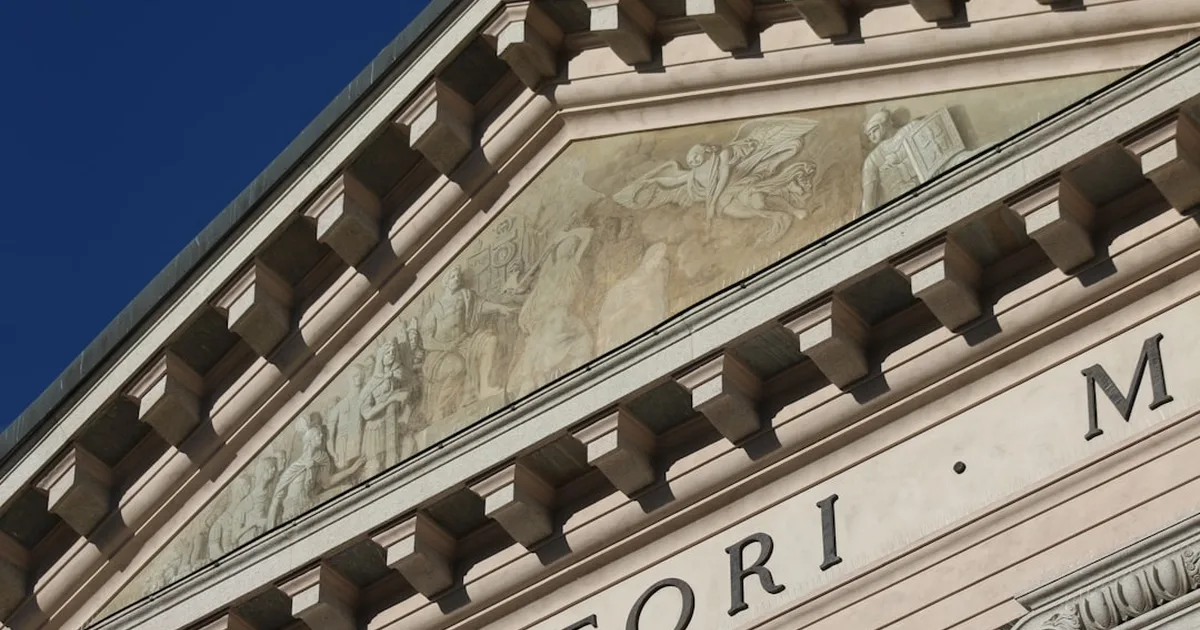 Vaticano frena transacciones sospechosas: Lecciones de transparencia financiera