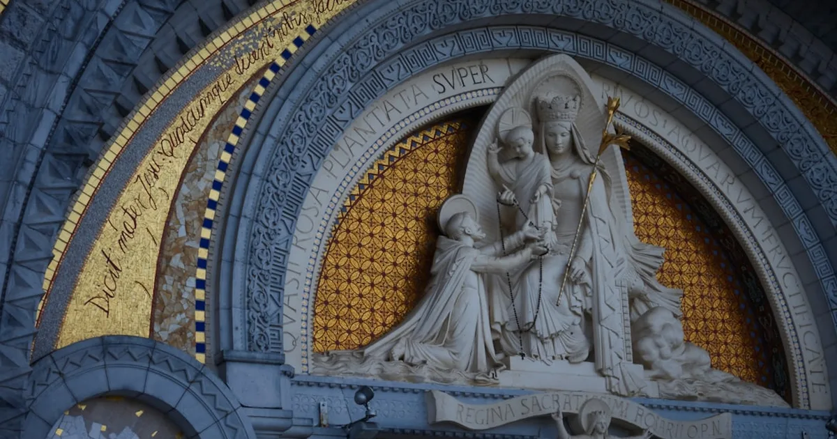 Oración a la Virgen de Lourdes: Un refugio de paz y sanación
