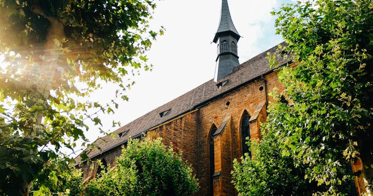 Rouen: cuando un templo histórico se transforma en restaurante - Reflexiones sobre nuestra herencia cristiana