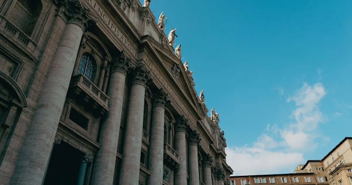 Banco del Vaticano reporta crecimiento récord en 2025: ganancias apoyan obras benéficas