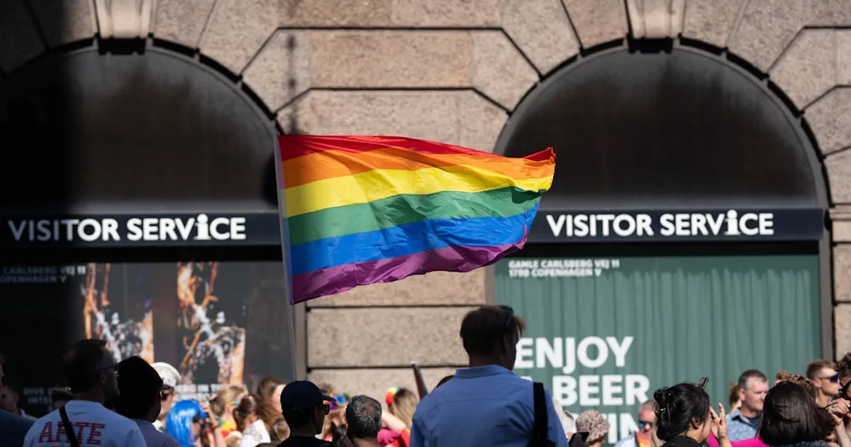 Le Vatican condamne les thérapies de conversion et ouvre la porte aux catholiques LGBTQ+