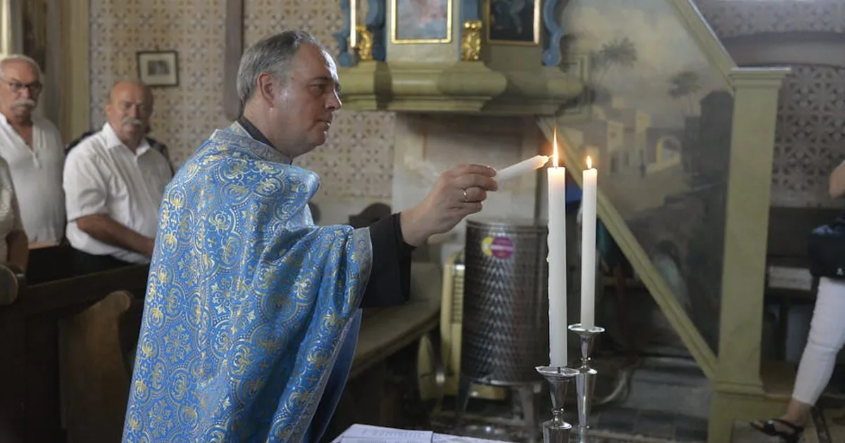 El cirio pascual: símbolo de Cristo resucitado y su uso después de Pentecostés