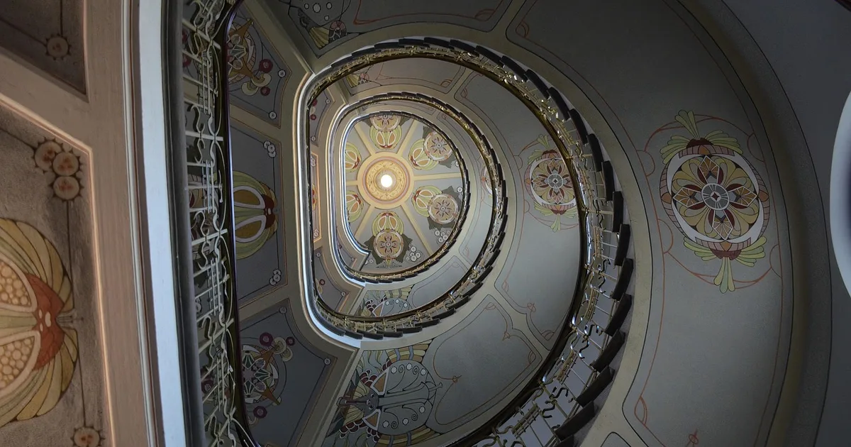 The Loretto Chapel's Spiral Staircase: A Woodworking Wonder That Defies Logic