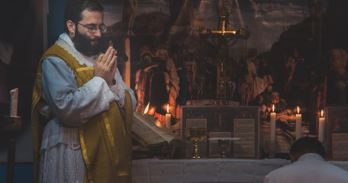 El llamado sacerdotal: Un diálogo sobre tradición y comunión en la Iglesia