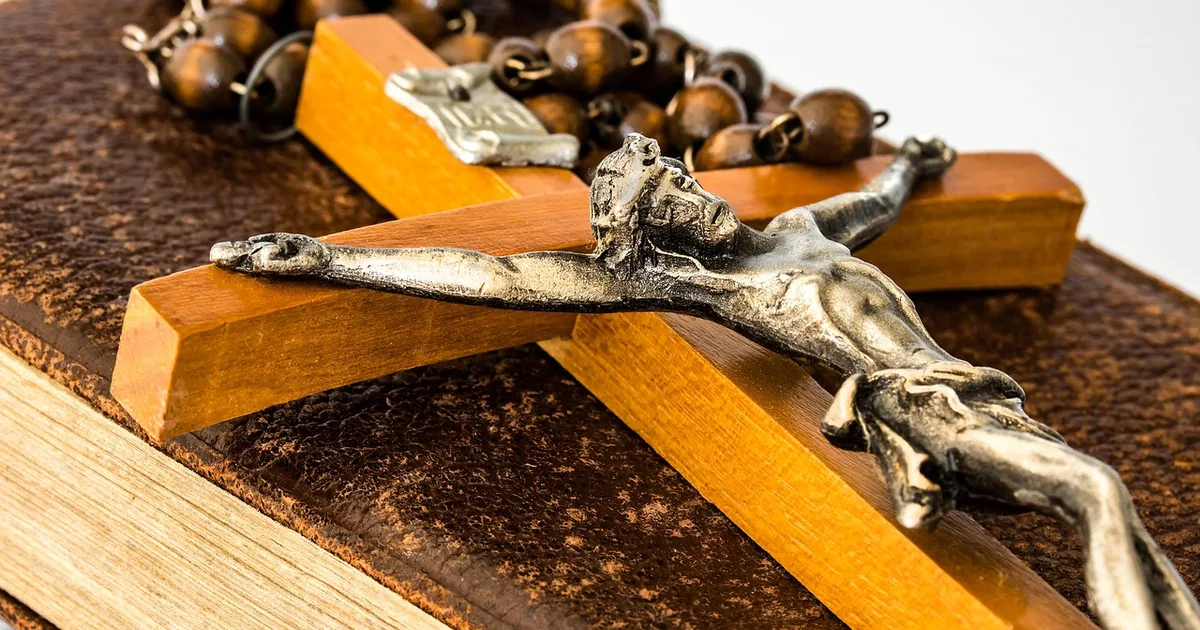 Praying the Rosary: A Journey Through the Life of Christ