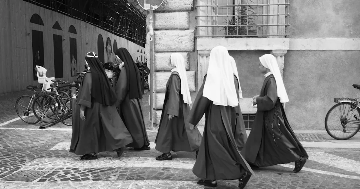 Vocation et visibilité : quand l'appel spirituel rencontre les réseaux sociaux