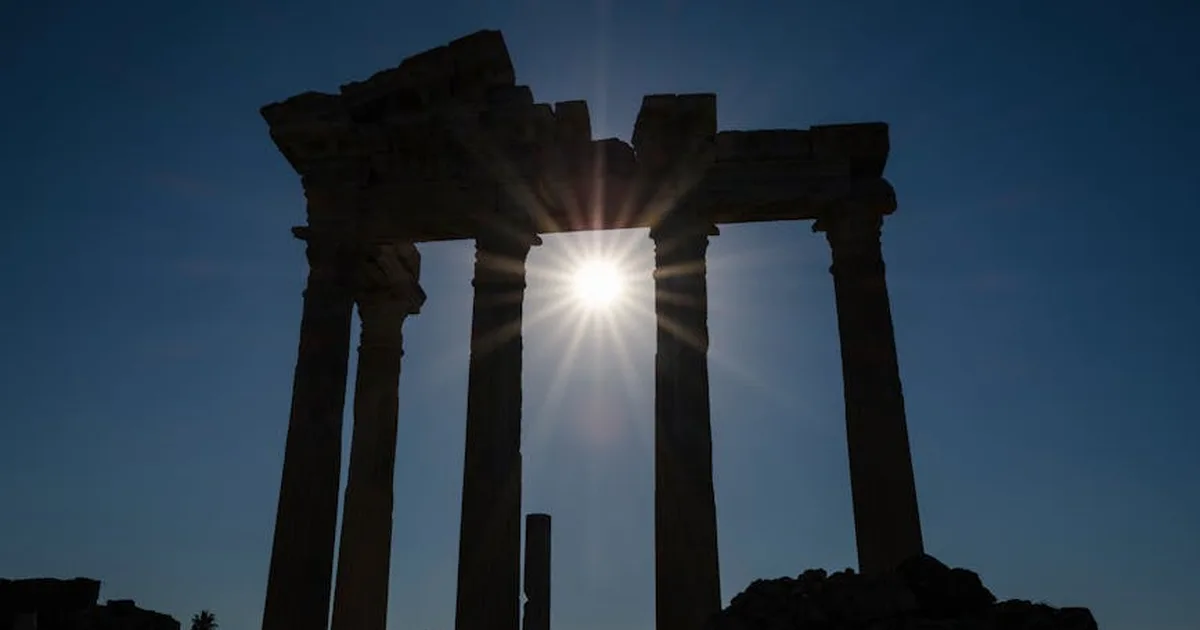 Delos: De santuário pagão a testemunho da transitoriedade